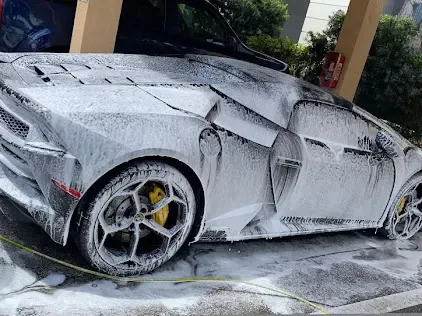 Lamborghini Huracán full exterior detail